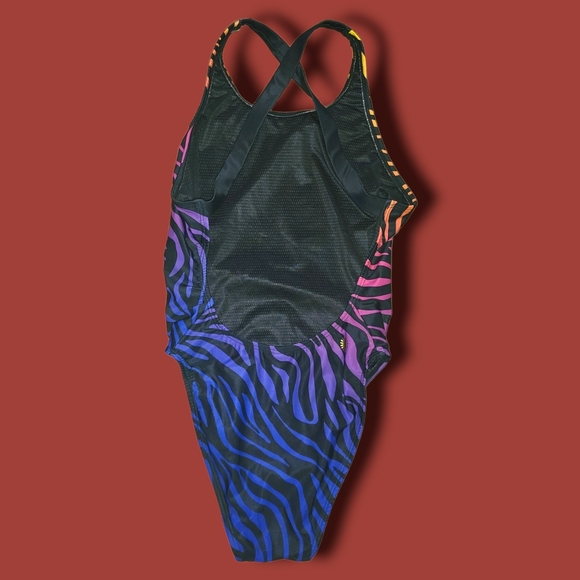 One piece kris-cross back Tri Sirena bathing suit. - Picture 3 of 4